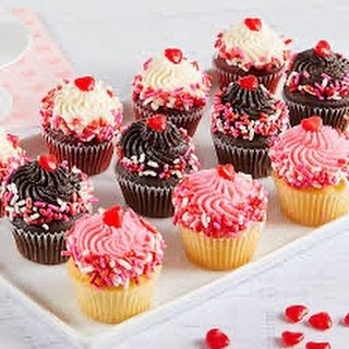 Galentines Cupcake Event