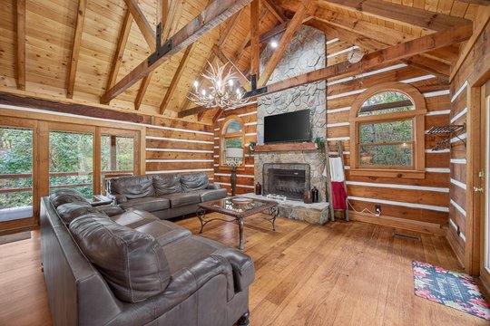 368 McIntosh Dr-16.jpg