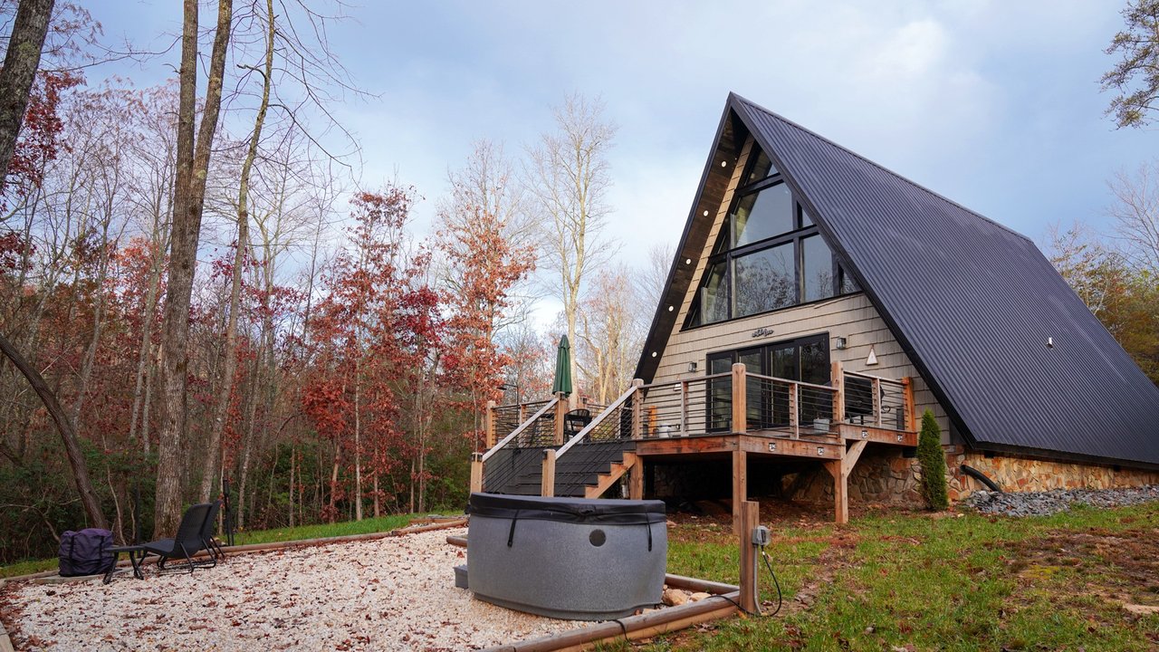 Amore's Nest Cabin.jpg