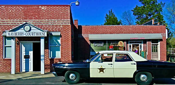 Mayberry-Courthouse-Mount-Airy-NC.webp