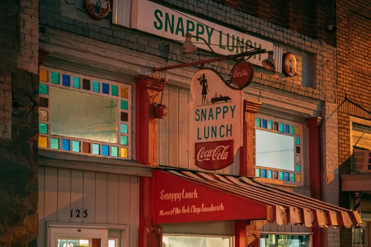 The exterior of Snappy Lunch.